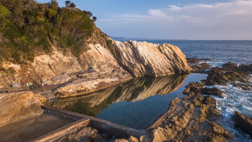 The Blue Pool set into the rock platform, with the ocean beyond